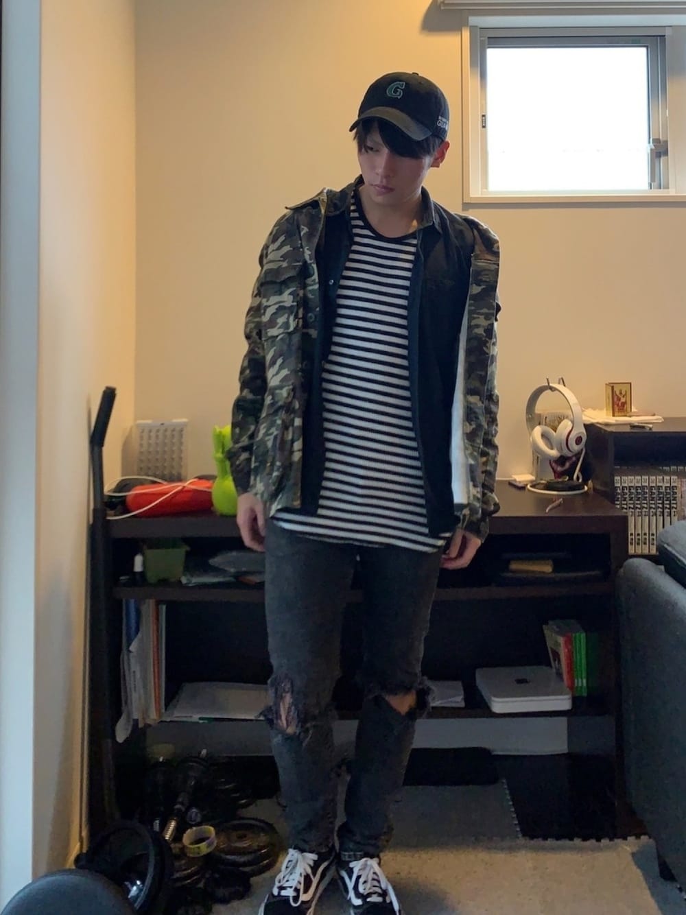 「おしゃれさんと繋がりたい、大学生、ストリート、VANS、glamb、RAGEBLUE、UNIQLO、キャップ、スニーカー」｜「VANSのVANS ヴァンズ OLD SKOOL オールドスクール VN-0D3HY28 BLACK（スニーカー、ブラック系）」を使った、そーさん（メンズ・170cm）の春コーディネートの1枚目の写真