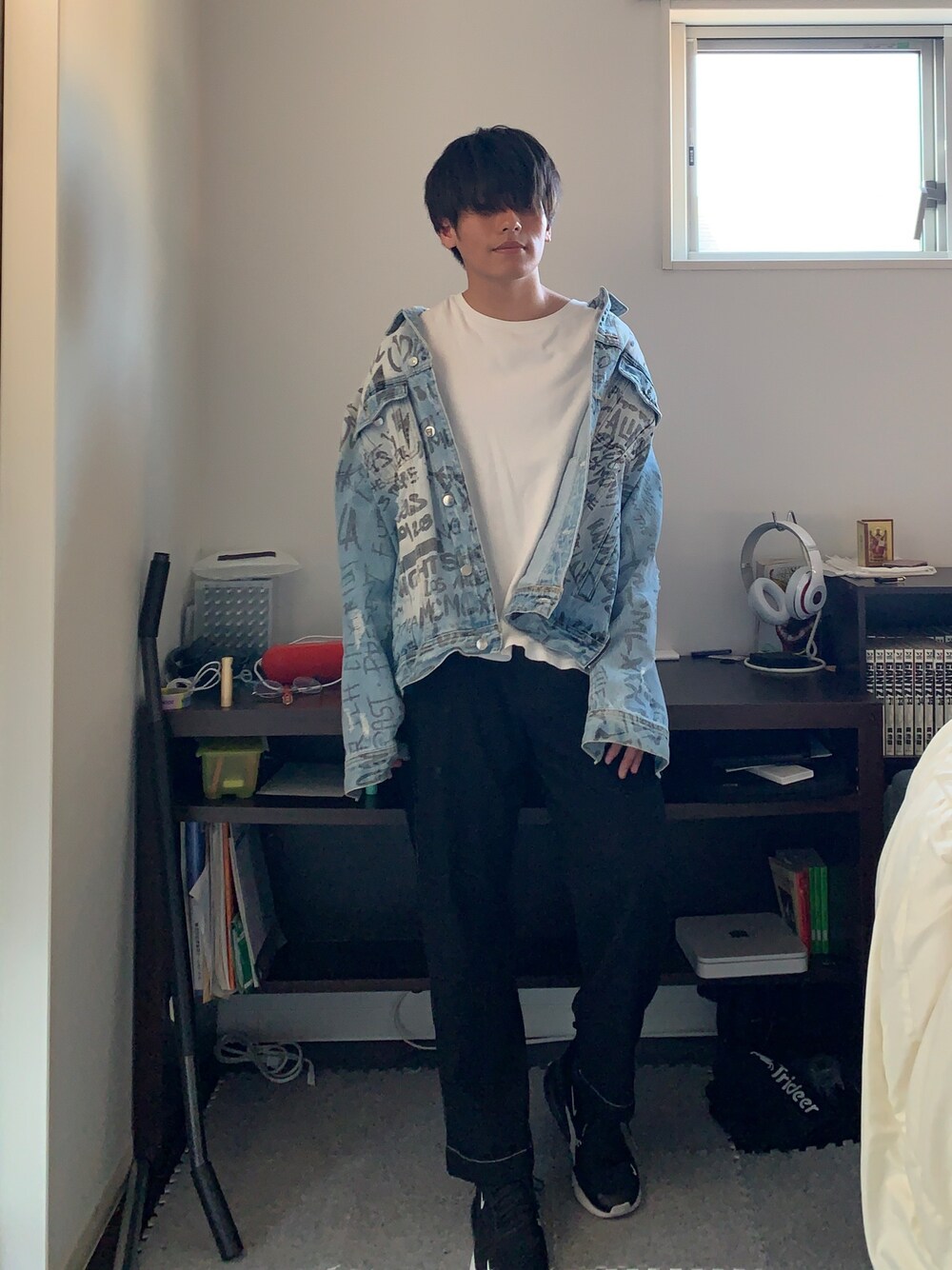 「おしゃれさんと繋がりたい、春、大学生、ストリート、キレイめ、デニムジャケット、guess、NIKE、RAGEBLUE、エアマックス」｜「GuessのOVERSIZED DENIM JACKET（デニムジャケット、ブルー系）」を使った、そーさん（メンズ・170cm）の春コーディネートの1枚目の写真