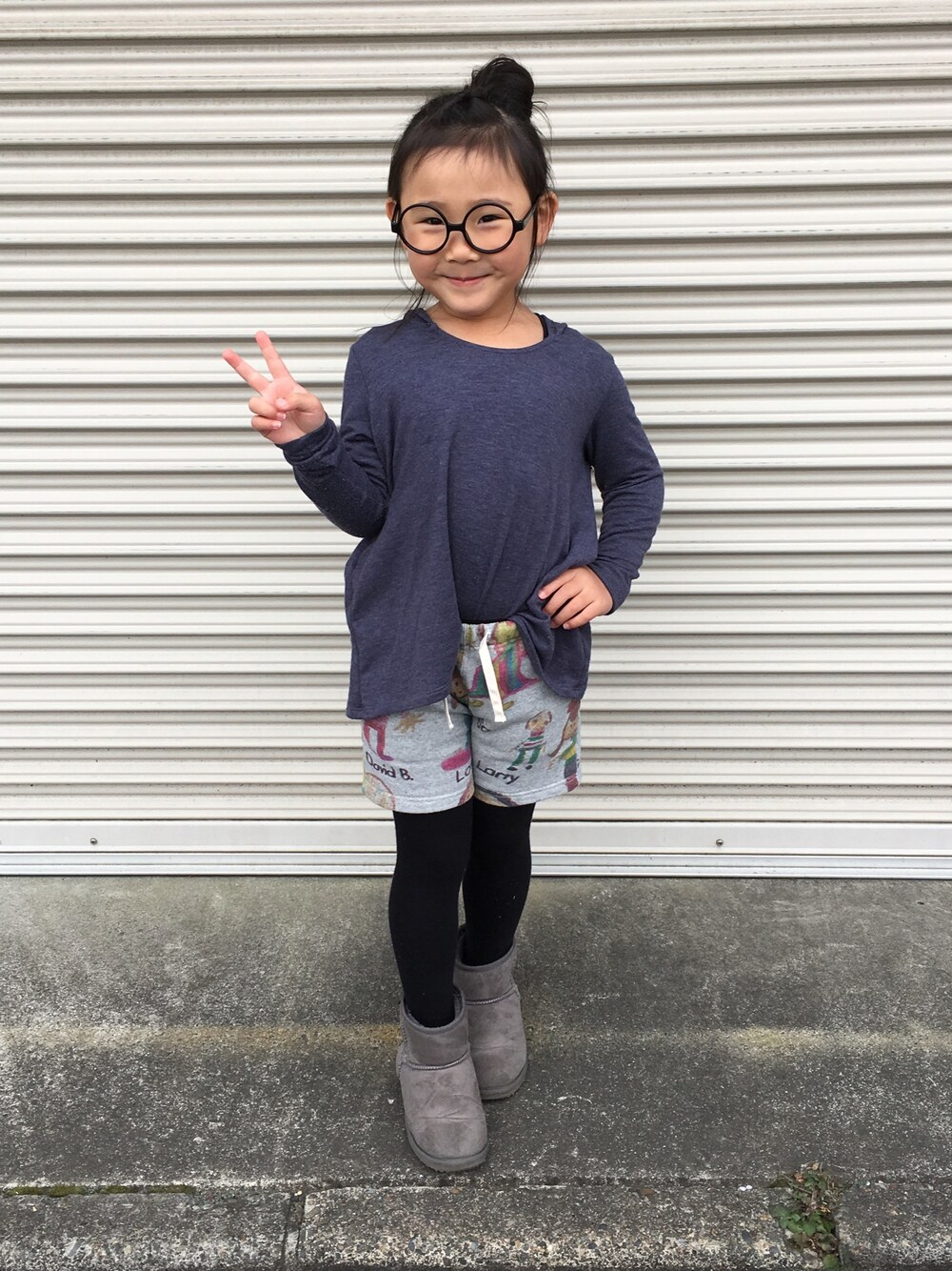 「COMECHATTO&CLOSETのアイテム（Tシャツ/カットソー、ブルー系）」を使った、fumikaさん（キッズ・120cm）の冬コーディネートの1枚目の写真