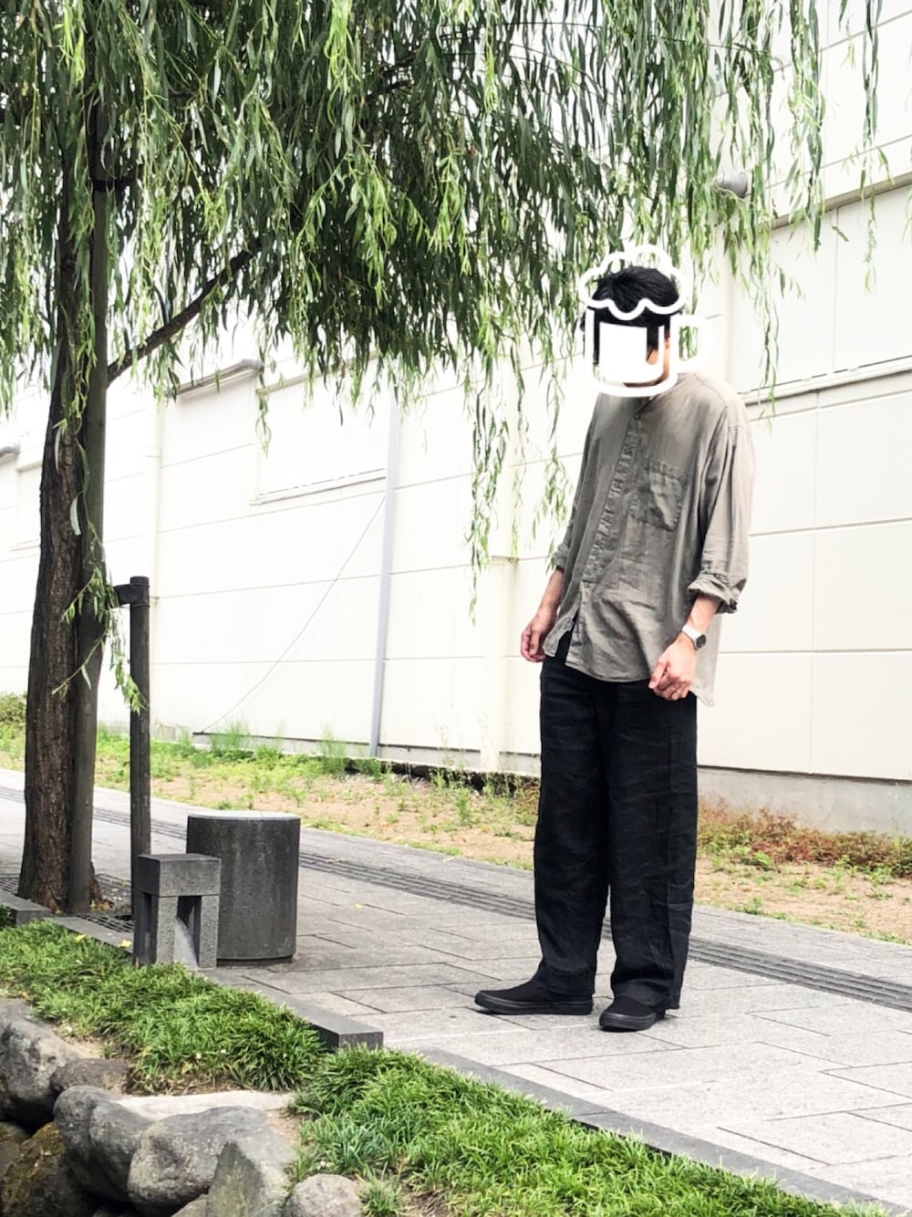 「夏、リネン素材」｜「古着のアイテム（シャツ/ブラウス、ベージュ系）」を使った、ヨンスさん（メンズ・182cm）の夏コーディネートの1枚目の写真