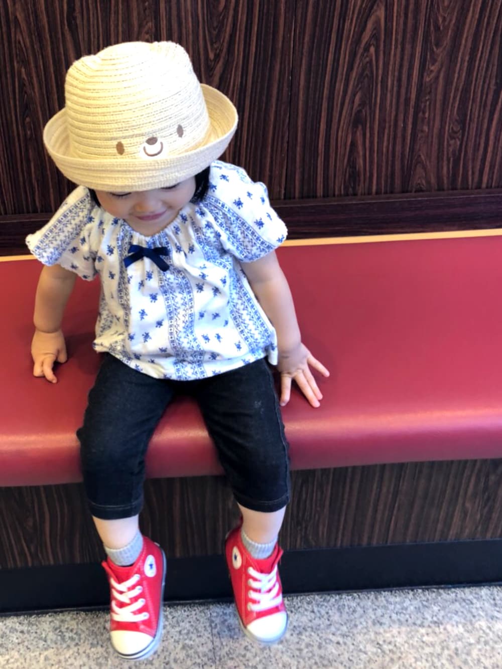 「ハット、summer、コンバース、キッズコーデ、デニムパンツ、姪っ子」｜「西松屋のアイテム（ハット、ベージュ系）」を使った、やすくんさん（メンズ・170cm）の夏コーディネートの1枚目の写真