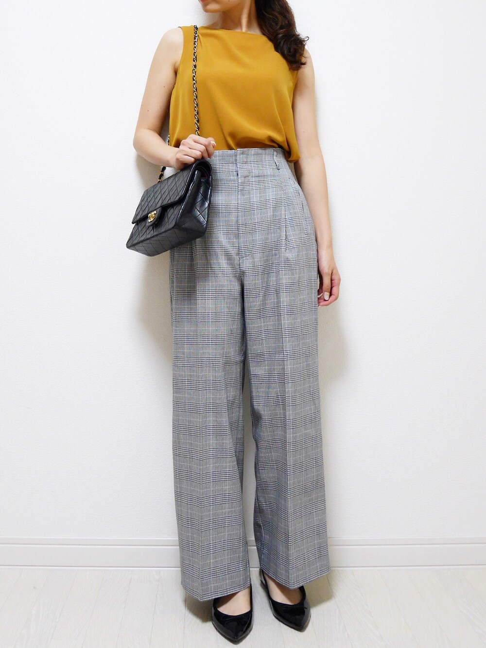 「グレンチェック、ハイウエスト、ワイドパンツ、マスタード、秋色、大人カジュアル、バレエシューズ、シンプル、ootd、outfit」｜「LOWRYS FARMのチェックワイドパンツ　765304（その他パンツ、グレー系）」を使った、tomomiyu0920さん（レディース・157cm）の夏コーディネートの1枚目の写真