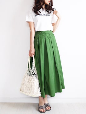 「titivate（ティティベイト）のタイプライタータックフレアスカート（スカート）」を使った、tomomiyu0920さん（レディース・157cm）の春コーディネート