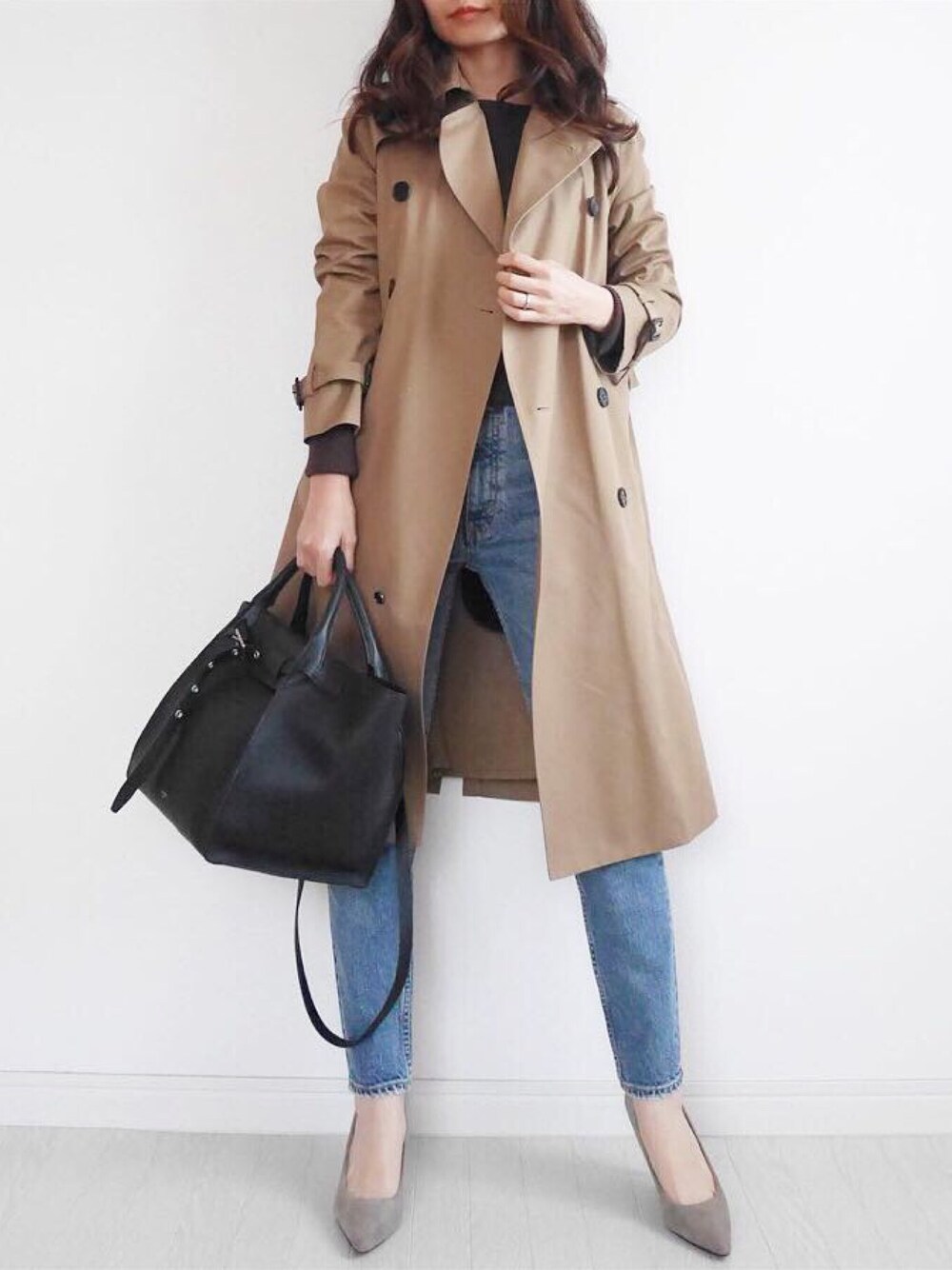 「秋のコーデ、シンプル、大人コーデ、オトナカジュアル、トレンチコート、HYKE、デニム、moussy」｜「HYKEの＜HYKE（ハイク）＞トレンチ コート■■■（トレンチコート、ベージュ系）」を使った、tomomiyu0920さん（レディース・157cm）の秋コーディネートの1枚目の写真