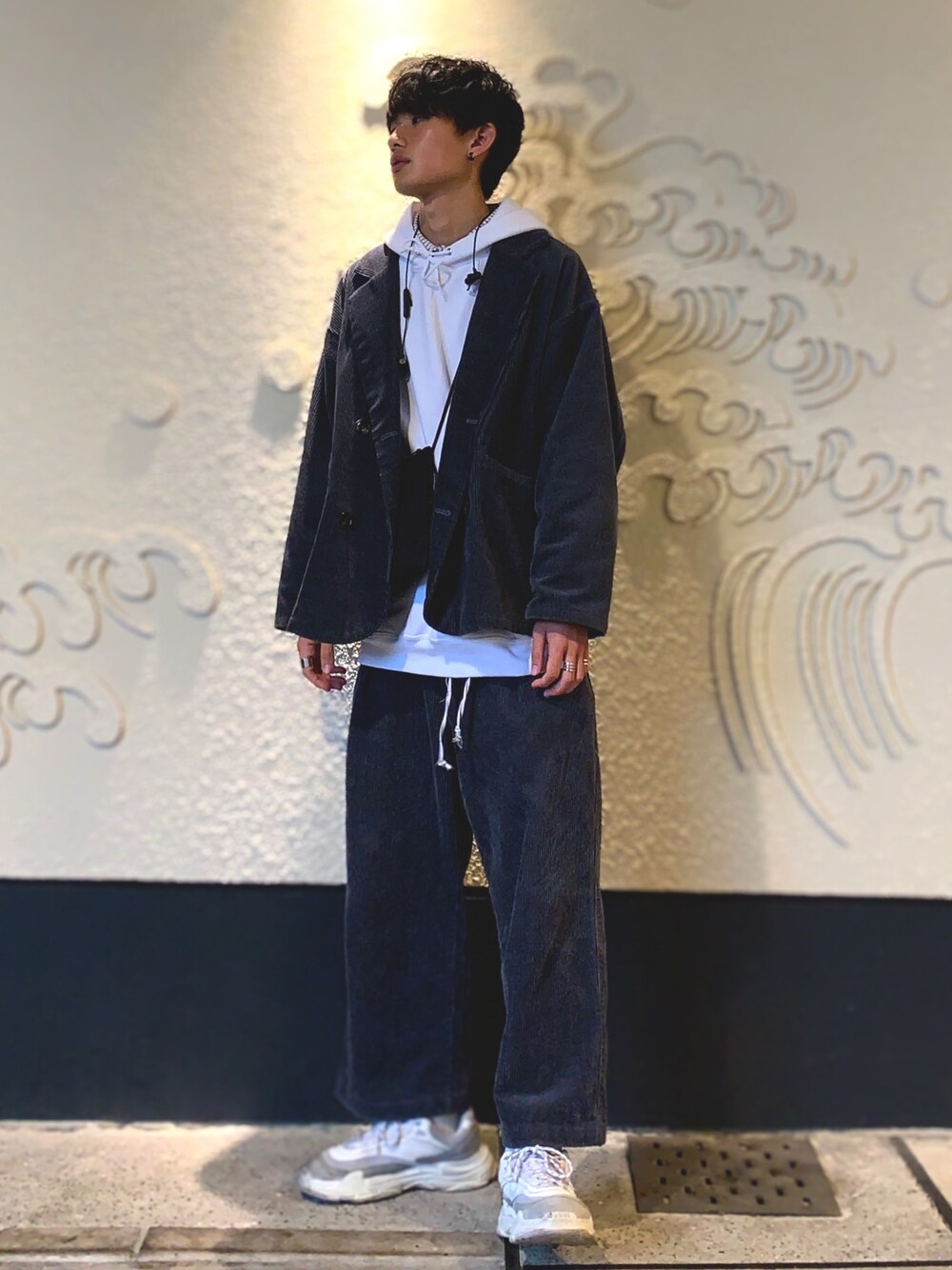 「おしゃれさんと繋がりたい、ビッグシルエット、ゆるコーデ、今日のコーデ、セットアップ」｜「BEAMSのアイテム（スニーカー、ホワイト系）」を使った、あまるさん（メンズ・173cm）の春コーディネートの1枚目の写真
