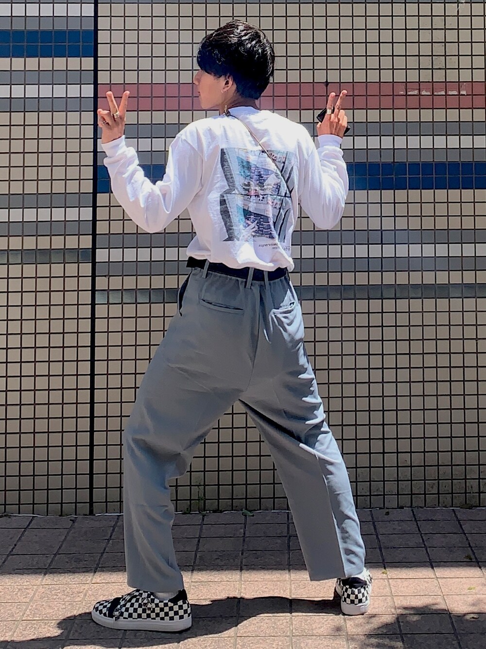 「おしゃれさんと繋がりたい、休日スタイル、夏コーデ、ゆるコーデ、春、ビッグシルエット、白Tシャツ、スニーカーコーデ、ワイドパンツ、プリントT」｜「ciatreのアイテム（Tシャツ/カットソー、ホワイト系）」を使った、あまるさん（メンズ・173cm）の春コーディネートの1枚目の写真