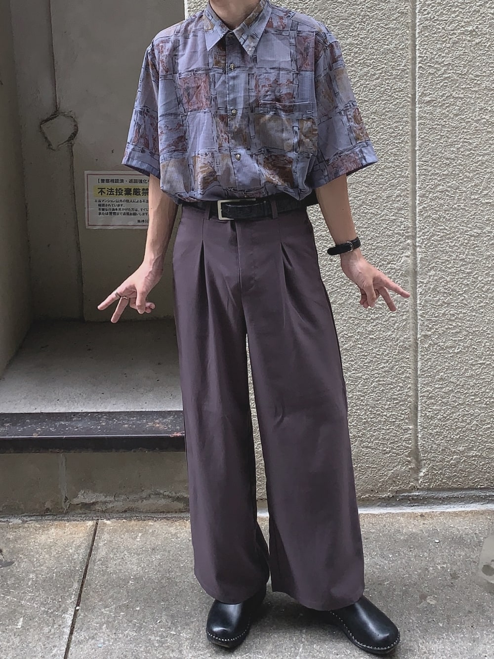「シャツ好き集まれ、シャツ、お洒落さんとつながりたい、プチプラ、柄シャツ」｜「古着のアイテム（シャツ/ブラウス、パープル系）」を使った、あまるさん（メンズ・173cm）の夏コーディネートの1枚目の写真