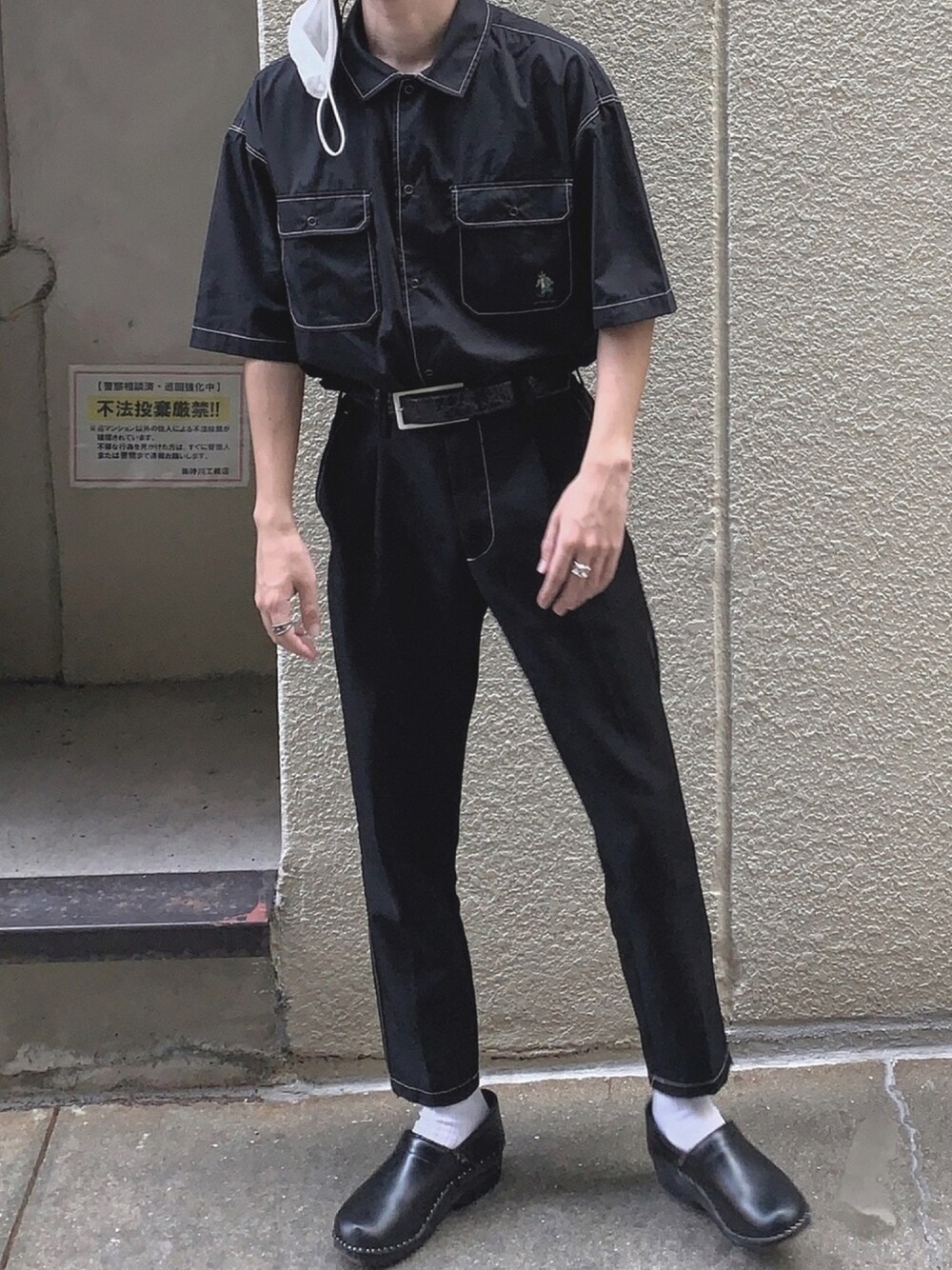 「黒、きれいめカジュアル、シャツスタイル、春夏コーデ、韓国ファッション、summer、お洒落さんとつながりたい、ワントーンコーデ」｜「Availのアイテム（シャツ/ブラウス、ブラック系）」を使った、あまるさん（メンズ・173cm）の夏コーディネートの1枚目の写真