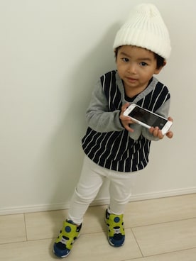 「GLOBAL WORK（グローバルワーク）のアイテム（ニット/セーター、ブルー系）」を使った、JUN☺︎さん（キッズ）の冬コーディネート