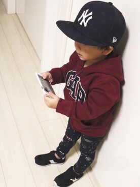 「GAP（ギャップ）のアイテム（パーカー、レッド系）」を使った、JUN☺︎さん（キッズ）の冬コーディネート
