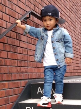 「H&M（エイチ・アンド・エム）のアイテム（デニムジャケット、ブルー系）」を使った、JUN☺︎さん（キッズ）の冬コーディネート