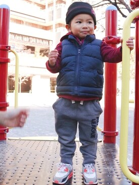 「GAP（ギャップ）のアイテム（ダウンベスト、ブルー系）」を使った、JUN☺︎さん（キッズ）の冬コーディネート