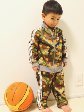 「adidas（アディダス）のベビー キッズ アディダス ジャージ 上下セット BBALL SS TRACKSUIT AJ0223（ジャージ、その他）」を使った、JUN☺︎さん（キッズ）の冬コーディネート