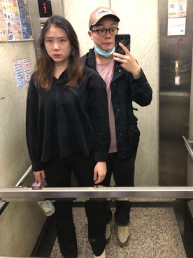 「Levi's（リーバイス）のアイテム（デニムパンツ、ブラック系）」を使った、Yu Shan Shenさん（メンズ・173cm）の春コーディネート