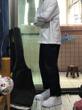 「NIKE（ナイキ）のアイテム（スニーカー、ホワイト系）」を使った、Yu Shan Shenさん（メンズ・173cm）の春コーディネート