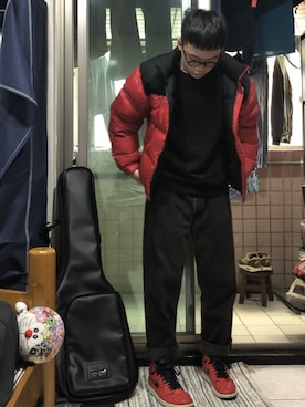 「アイテム（ダウンジャケット/コート、レッド系）」を使った、Yu Shan Shenさん（メンズ・173cm）の春コーディネート