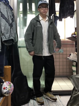 「UNIQLO（ユニクロ）のアイテム（シャツ/ブラウス、ホワイト系）」を使った、Yu Shan Shenさん（メンズ・173cm）の春コーディネート