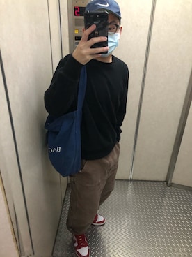 「lativ（ラティーヴ）のアイテム（トップス、ブラック系）」を使った、Yu Shan Shenさん（メンズ・173cm）の春コーディネート