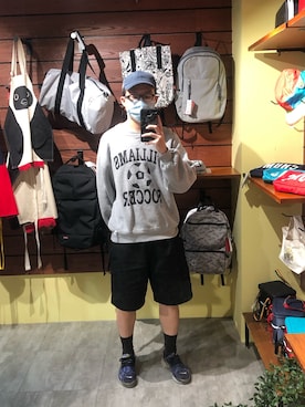 「Russell Athletic（ラッセルアスレティック）のアイテム（スウェット、グレー系）」を使った、Yu Shan Shenさん（メンズ・173cm）の春コーディネート