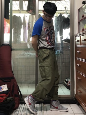 「VINTAGE（ヴィンテージ）のアイテム（その他パンツ、グリーン系）」を使った、Yu Shan Shenさん（メンズ・173cm）の春コーディネート