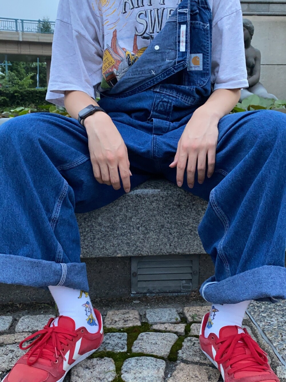 「カーハート、カーハート ダブリューアイピー(Carhartt WIP)、カーハートオーバーオール、レフトアローン、今日のコーデ、夏だ！Tシャツ着よう！、夏、オトナカジュアル、大学生、お洒落さんとつながりたい」｜「Carharttのcarhartt デニムオーバーオール（サロペット/オーバーオール、ブルー系）」を使った、りょうさん（メンズ・170cm）の夏コーディネートの1枚目の写真