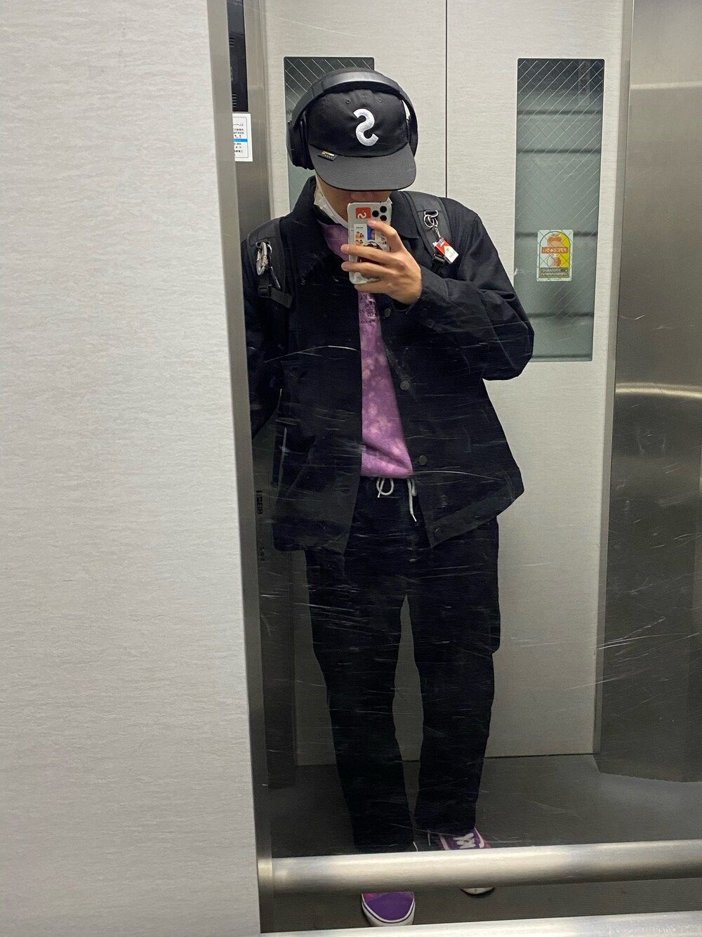 「タイダイ柄」｜「Supreme のアイテム（キャップ、ブラック系）」を使った、テツオさん（メンズ・177cm）の秋コーディネートの1枚目の写真