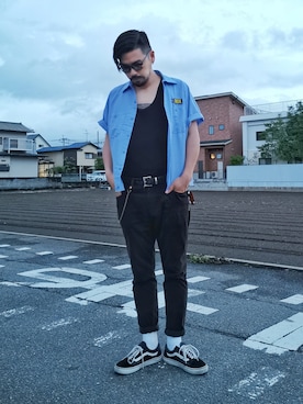 スニーカーを使った 黒パンツ の人気ファッションコーディネート 髪型 アシンメトリー Wear