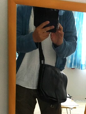 「UNIQLO（ユニクロ）のアイテム（シャツ/ブラウス、ブラック系）」を使った、ゲスまーじんさん（メンズ）の春コーディネート