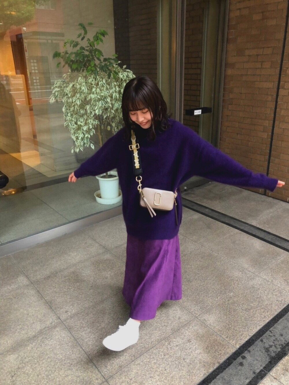 「パープル、同系色コーデ、横浜、オーバーサイズ、低身長、ゆるニット、パープルニット、シミラールック」｜「BEAUTY&YOUTH UNITED ARROWSのBY∴ ヘアリー天竺ボトルネックニット（ニット/セーター、パープル系）」を使った、Riho.Wさん（レディース・154cm）の秋コーディネートの1枚目の写真