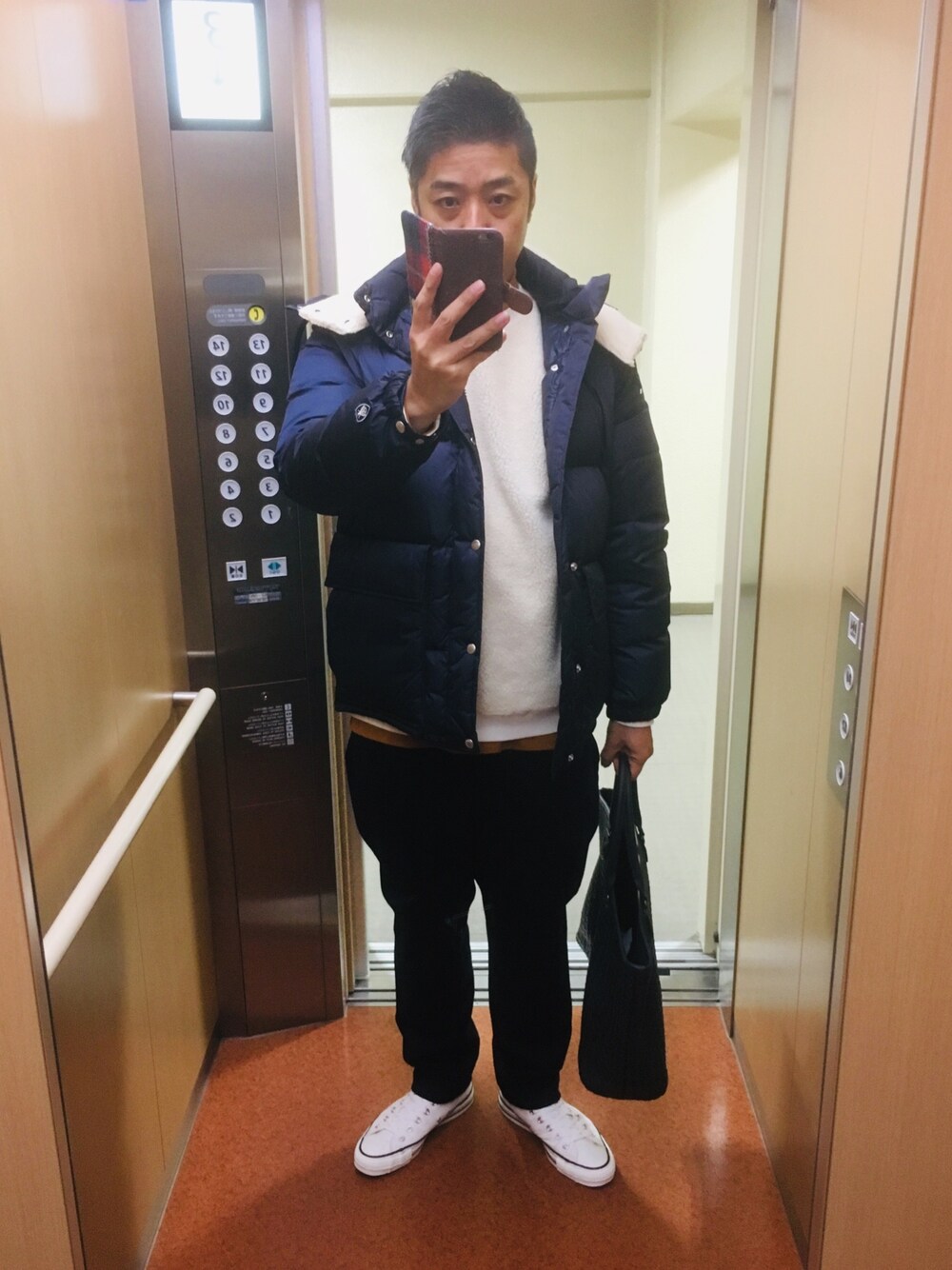 「シンプルコーデ、ダウンジャケット、フリース、もこもこ、converse」｜「ORCIVALの＜ORCIVAL（オーシバル）＞ N/TAFFETA DOWN JACKET/ダウンジャケット（ダウンジャケット/コート、ブルー系）」を使った、しげさん（メンズ・177cm）の冬コーディネートの1枚目の写真