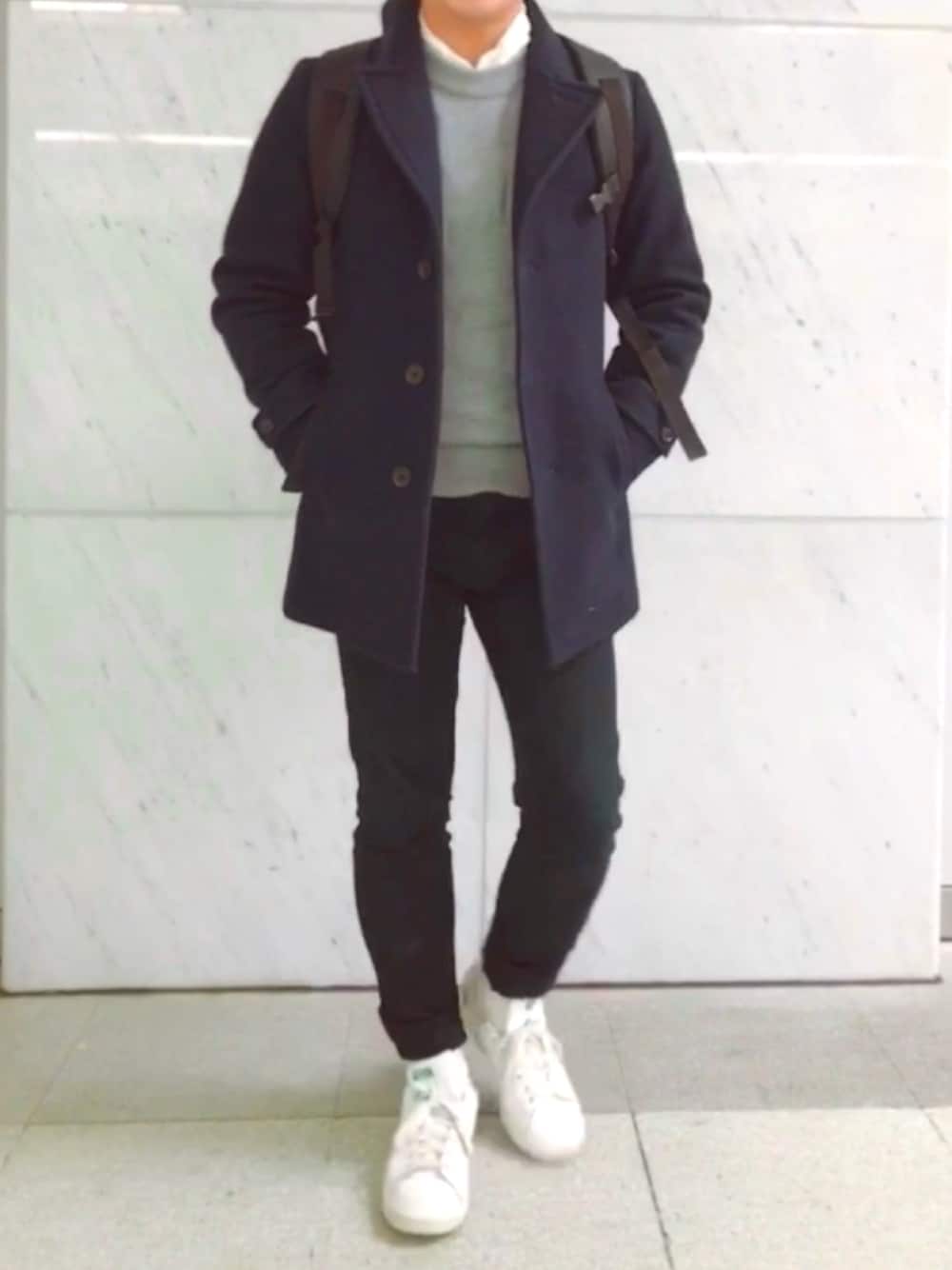「スニーカー、休日スタイル、コート、古着、プチプラ、UNIQLO、リュック、ネイビー、冬コーデ、スタンスミス」｜「UNITED ARROWSのアイテム（ジャケット/アウター、ブルー系）」を使った、まるさん（メンズ・168cm）の冬コーディネートの1枚目の写真