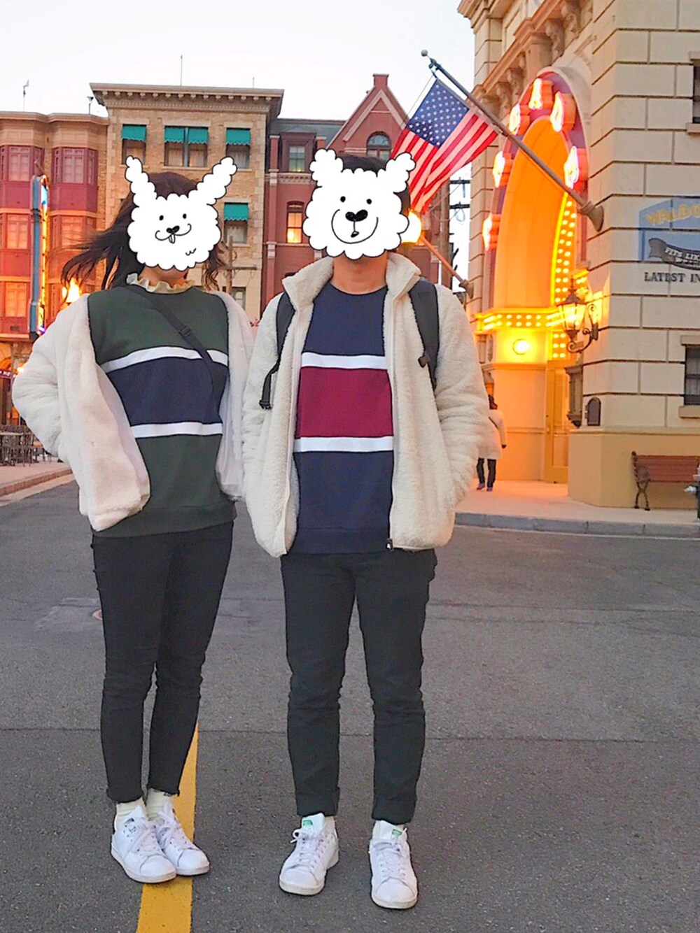 「おそろいコーデ、ペアルック、カップル、冬コーデ、ユニクロ、スタンスミス、リュック、ネイビー×ホワイト、USJ、オーバーサイズ」｜「usedのアイテム（バックパック/リュック、ブラック系）」を使った、まるさん（メンズ・168cm）の冬コーディネートの1枚目の写真