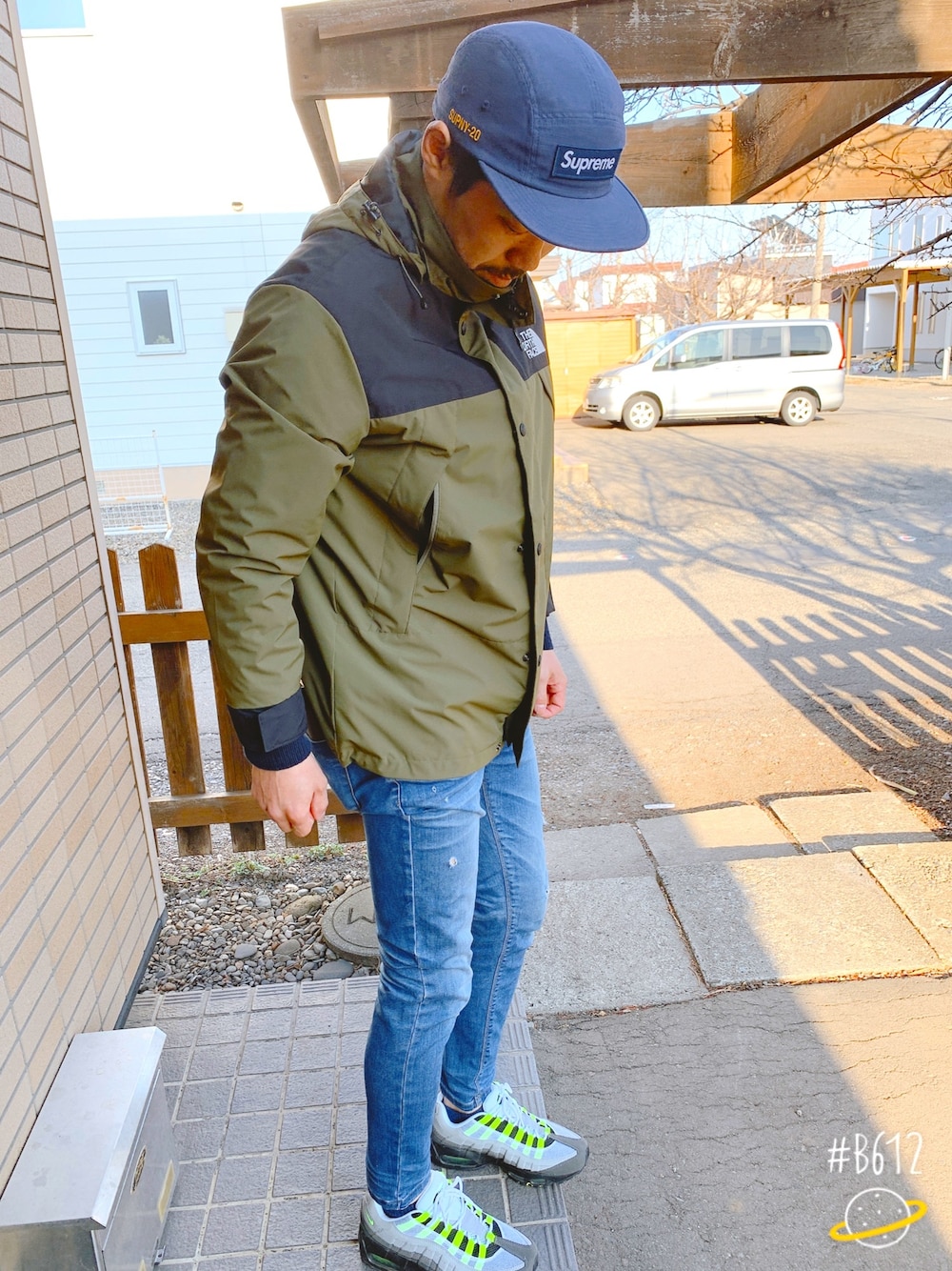 「旦那コーデ、カジュアル、NIKE AIR MAX、ザノースフェイス、シュプリーム、メンズコーデ」｜「NIKEのNIKE AIR MAX 95 OG PREMIUM（スニーカー、その他）」を使った、SHOKO.Kさん（メンズ・178cm）の春コーディネートの1枚目の写真