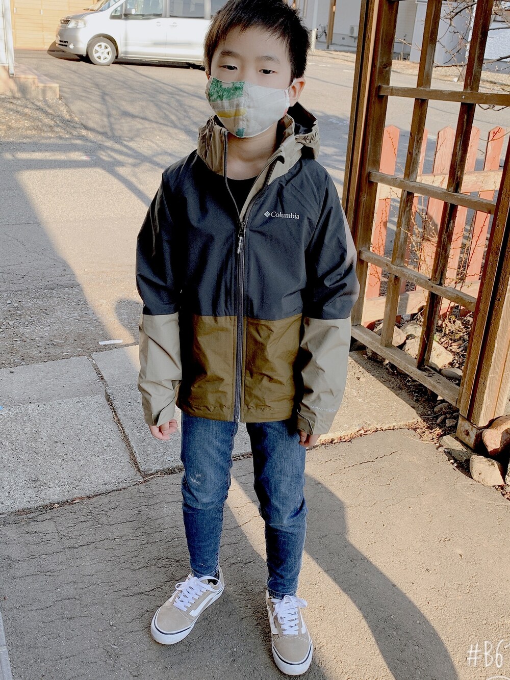 「三兄弟コーデ、VANS、Columbia」｜「UNIQLOのアイテム（デニムパンツ、ブルー系）」を使った、SHOKO.Kさん（メンズ・135cm）の春コーディネートの1枚目の写真