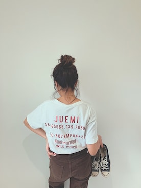 「バックプリント」｜「アイテム（デニムパンツ）」を使った、Kiyoraさん（レディース・160cm）の春コーディネート