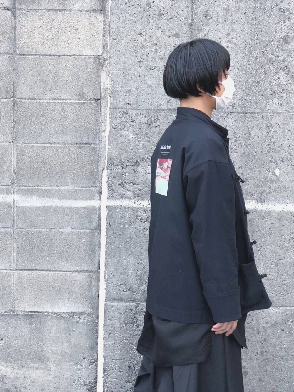 「モード、カラス族、banalchicbizarre、kujaku」｜「banal chic bizarreのアイテム（その他アウター、ブラック系）」を使った、ぱんだぴさん（メンズ・169cm）の春コーディネートの1枚目の写真