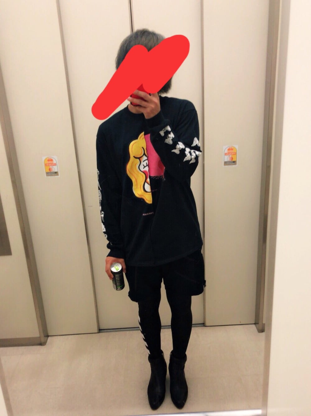 「banalchicbizarre、黒、カラス族」｜「banal chic bizarreのアイテム（Tシャツ/カットソー、ブラック系）」を使った、ぱんだぴさん（メンズ・169cm）の春コーディネートの1枚目の写真