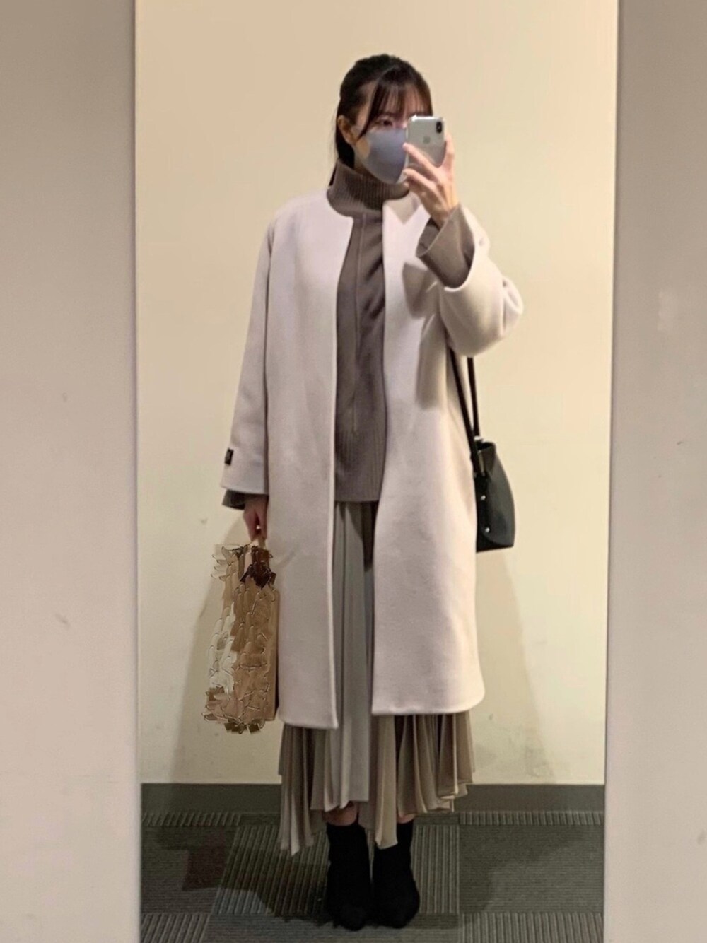 Mila Owen（ミラオーウェン）の「ノーカラードルマンコート（ノー