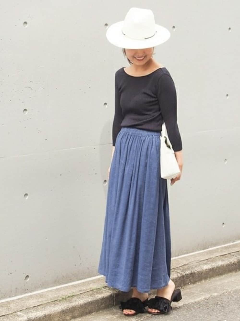 「ニット、スカート、カジュアル、ブルー、夏、マキシスカート、夏コーデ、リゾートスタイル、カジュアルコーデ」｜「Spick & SpanのWASHABLE RIB プルオーバー◆（ニット/セーター、ブルー系）」を使った、Risa**さん（レディース・161cm）の夏コーディネートの1枚目の写真