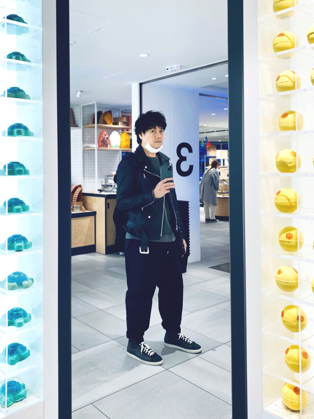 「新宿　LUSH」｜「schottのアイテム（ライダースジャケット、ブラック系）」を使った、tazukikさん（メンズ・175cm）の冬コーディネートの1枚目の写真