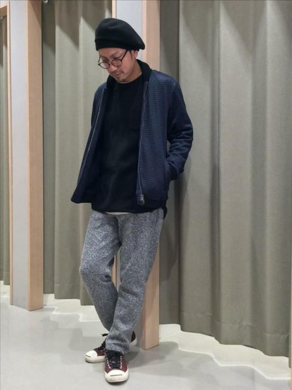 「ベレー帽、ネイビー、秋のコーデ、フリース、ラフ、あったかコーデ、ワッフル、ゆるコーデ、THESHOPTK、THE SHOP TK」｜「THE SHOP TK のフリースMA-1（ブルゾン、ブルー系）」を使った、THE SHOP TK officialさん（メンズ・170cm）の秋コーディネートの1枚目の写真