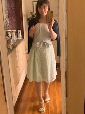 「アイテム（チューブトップ、ブルー系）」を使った、菅野奈織美さん（レディース・156cm）の春コーディネート