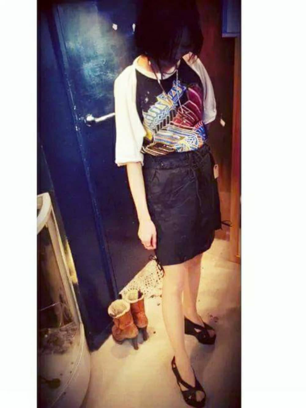 「古着、vintage、レザー、スカート、ハイウエスト、Tシャツ、ジェフリーキャンベル(Jeffrey Campbell)、懐かしい、昔の写真、ブラック」｜「PAPILL ONNERのアイテム（ネックレス、ゴールド系）」を使った、Sayuri 一縷のさん（レディース・158cm）の夏コーディネートの1枚目の写真
