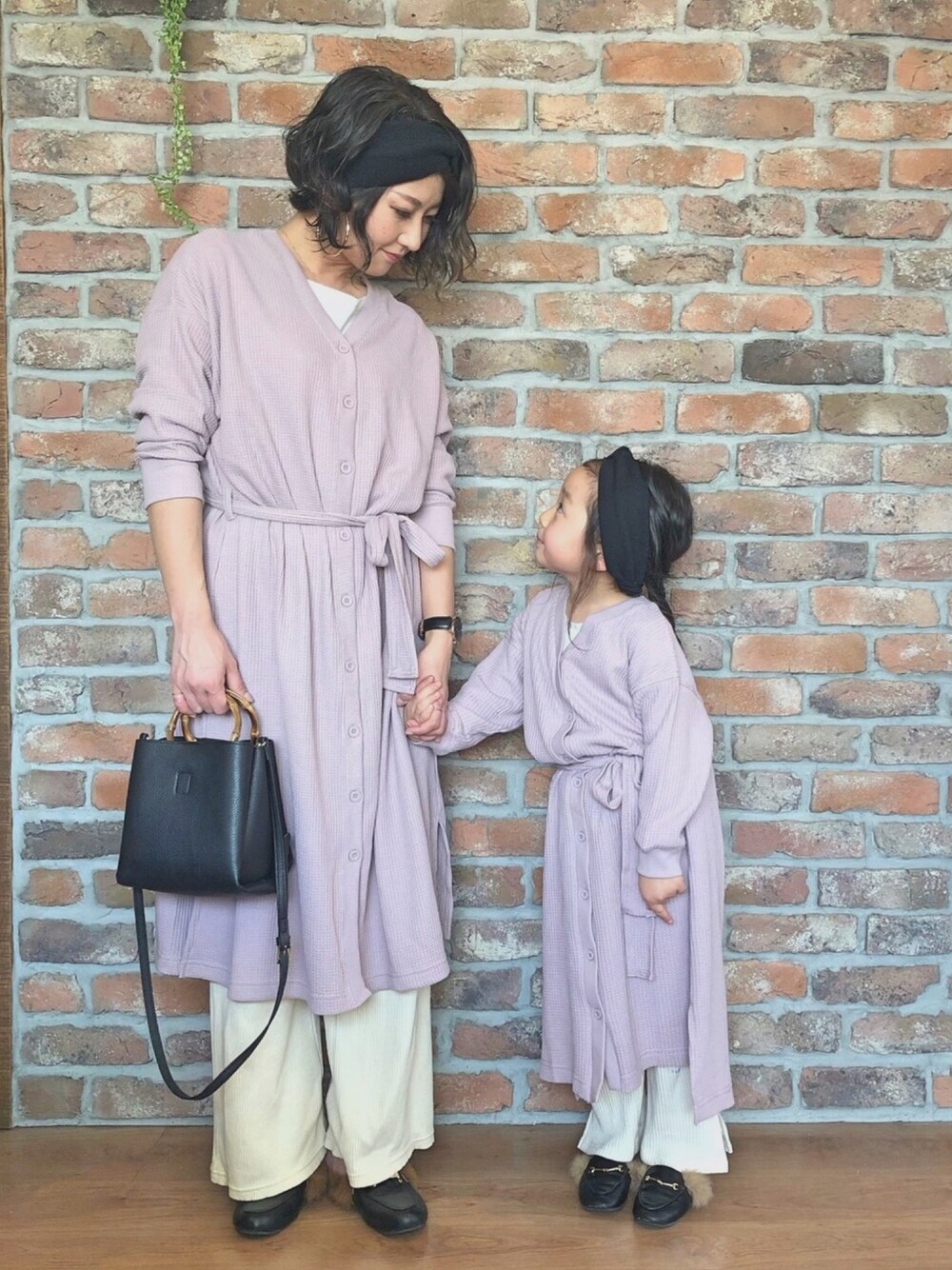 「リンクコーデ、親子コーデ、ワンピース、リブパンツ、ワイドパンツ、レイヤードスタイル、ヘアバンド、パステルカラー、春コーデ、平成最後のWEARISTAセンバツ」｜「CIAOPANIC TYPYの【ママとおそろい】3WAYワッフルワンピース（ワンピース、パープル系）」を使った、COCOさん（キッズ・100cm）の春コーディネートの1枚目の写真