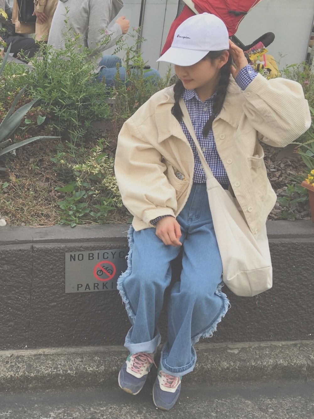 「スニーカー、New Balance、Champion、w closet、Gジャン、デニム、キャップ、ベージュ、低身長、シャツスタイル」｜「Championの∴WEGO/Champion LOWキャップ（キャップ、ホワイト系）」を使った、smile︎︎☺︎さん（レディース・151cm）の夏コーディネートの1枚目の写真