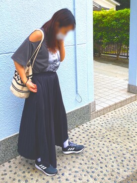 「しまむら（シマムラ）のアイテム（スカート、ブラック系）」を使った、フルグラさん（レディース・160cm）の春コーディネート