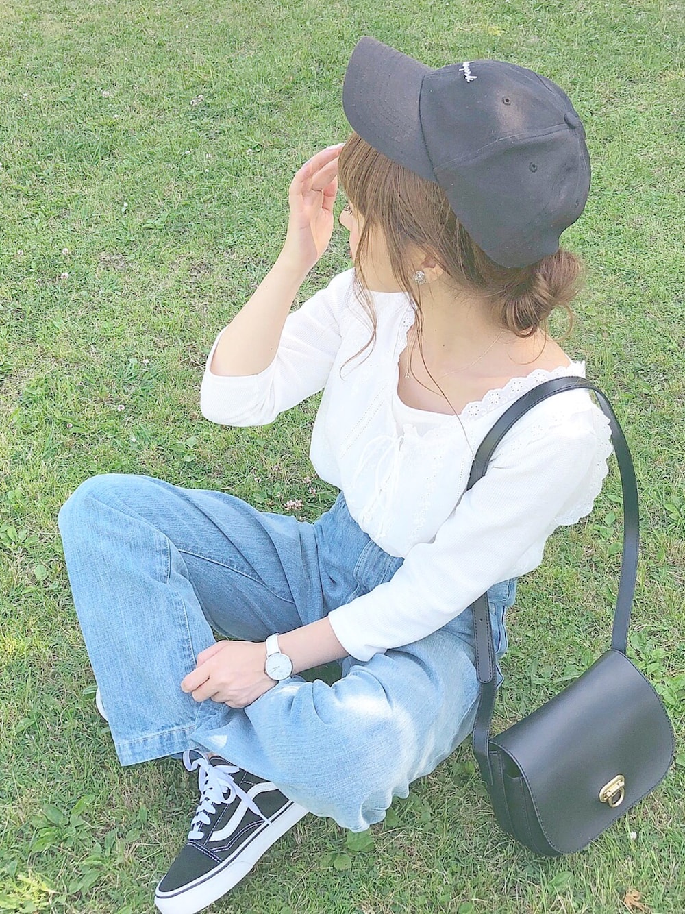 「GU、プチプラ、カスタネ、Kastane、レース、デニム、カジュアル、キャップ」｜「Kastaneの刺繍レースブラウス+リブトップスSET（シャツ/ブラウス、ホワイト系）」を使った、chocoさん（レディース・153cm）の春コーディネートの1枚目の写真