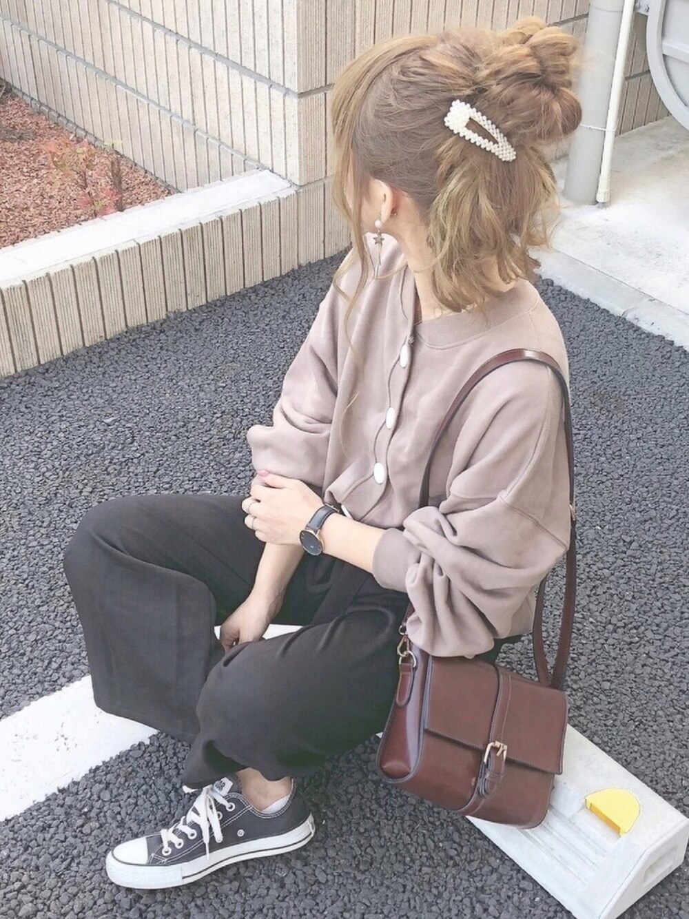 「chocomee、ちょこみー、おだんごヘアー、コンバース、converse、スウェット、カーディガン」｜「chocomeeのアイテム（ジャケット/アウター、ブラウン系）」を使った、chocoさん（レディース・153cm）の秋コーディネートの1枚目の写真