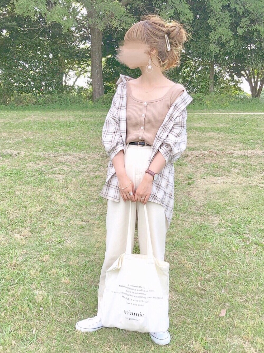 「大人カジュアル、ワントーンコーデ、ベージュ、ペアペア、pairpair、chocomee」｜「LOWRYS FARMのスーピマリブノースリーブ　828800（Tシャツ/カットソー、ベージュ系）」を使った、chocoさん（レディース・153cm）の春コーディネートの1枚目の写真