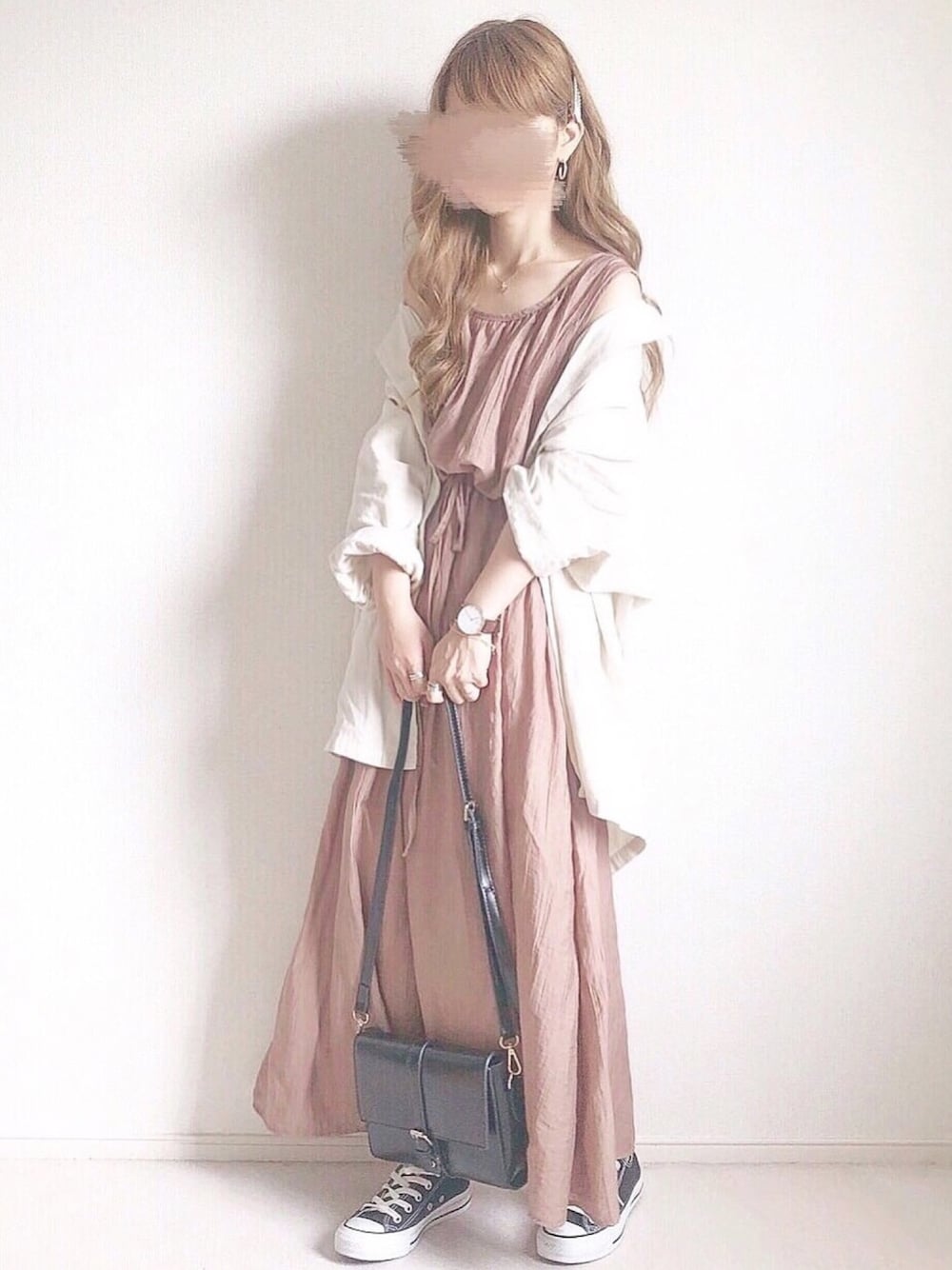 「Kastane、カスタネ、chocomee、ジャケット、converse、きれいめカジュアル、夏コーデ」｜「Kastaneのワッシャ―ノースリーブワンピース（ワンピース、ピンク系）」を使った、chocoさん（レディース・153cm）の夏コーディネートの1枚目の写真